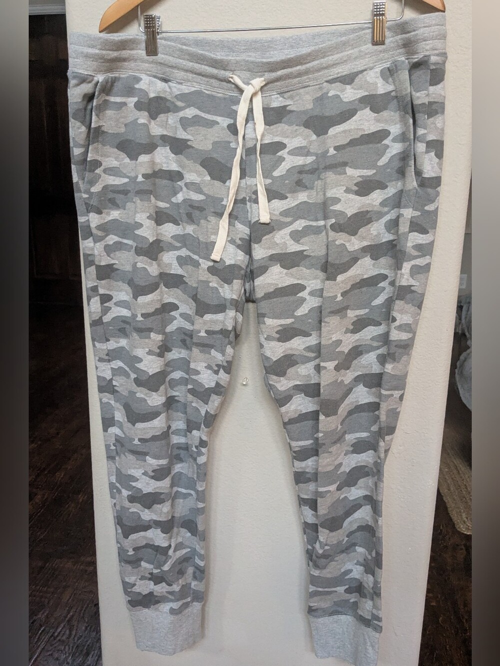 Women's Gray Camo Jogger Pants - Brand Unspecified